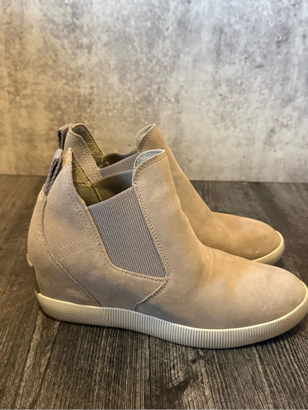 Women's Slip-On Wedge Suede Sneakers in Gray